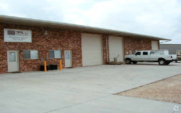 More Photos Of 810 Tradesmen's Park Loop, Hutto Warehouse For Lease
