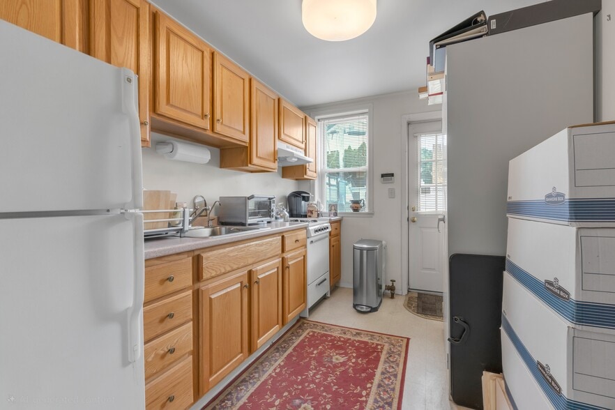 More Photos Of 322 Jericho Tpke, Floral Park Storefront Retail Residential For Sale