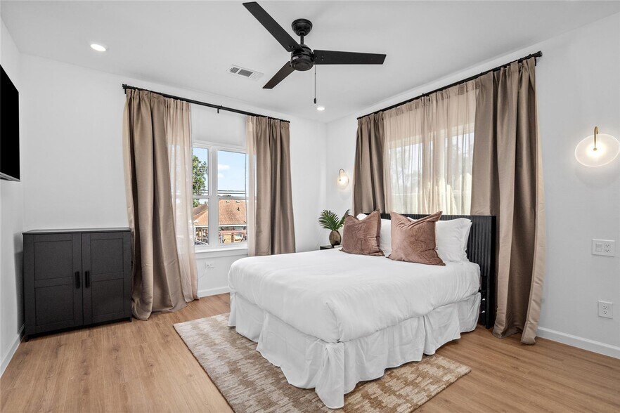 More Photos Of , Houston Multifamily For Sale