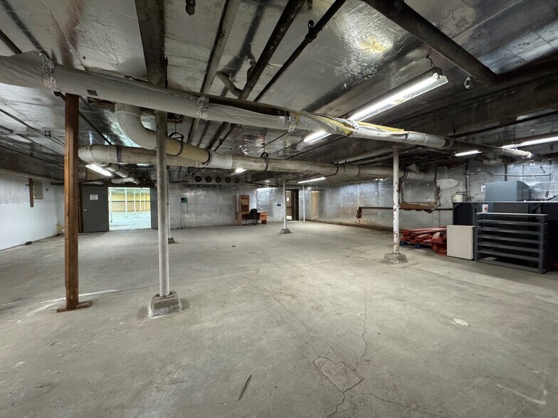 More Photos Of 195 Hudson St, Cornwall-on-Hudson Distribution For Lease