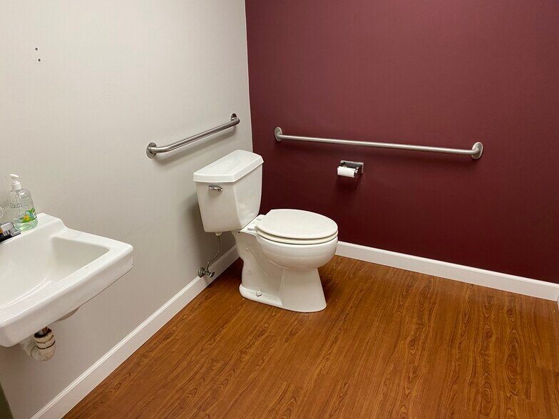 More Photos Of 1240-1290 Bamburg Ct, Hanover Park Medical For Lease