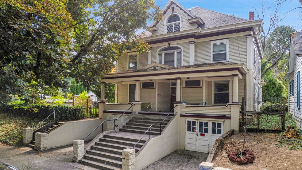 More Photos Of 1626 SE Alder St, Portland Apartments For Sale