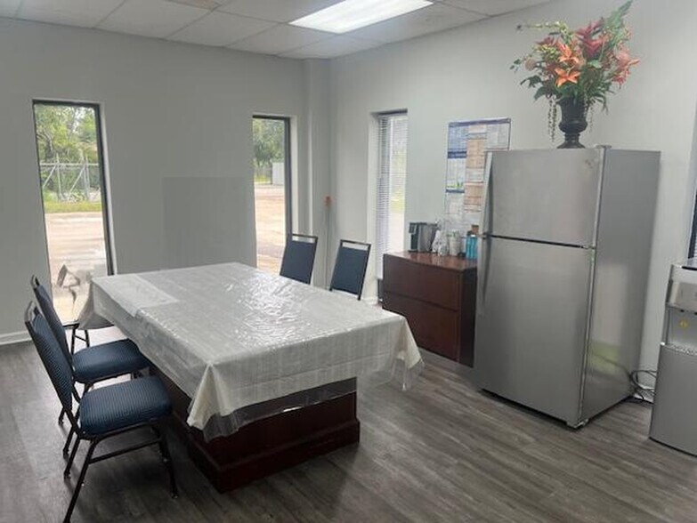 More Photos Of 9202 Lambright Rd, Houston Warehouse For Sale