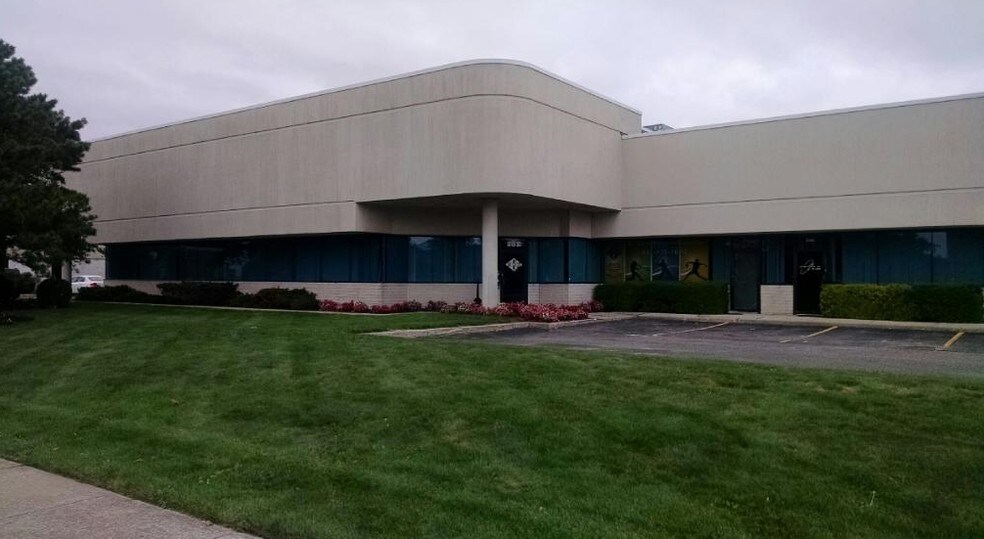 More Photos Of 23 Industrial Blvd, Medford Warehouse For Lease