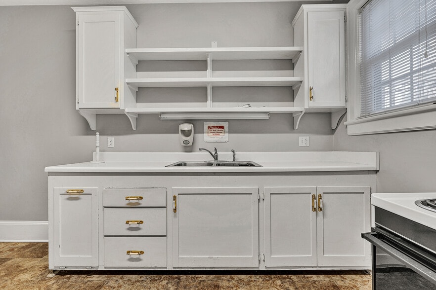 More Photos Of 5034 Williamson Rd NW, Roanoke Office For Lease