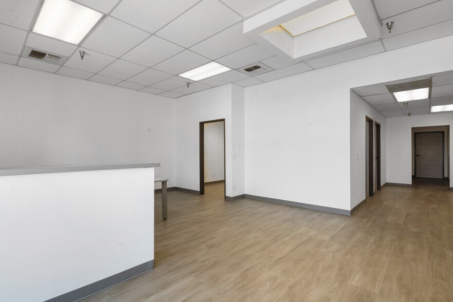 More Photos Of 6801 McDivitt Dr, Bakersfield Warehouse For Lease