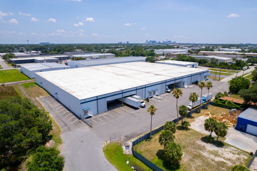 Primary Photo Of 2700-2716 Hazelhurst Ave, Orlando Warehouse For Lease