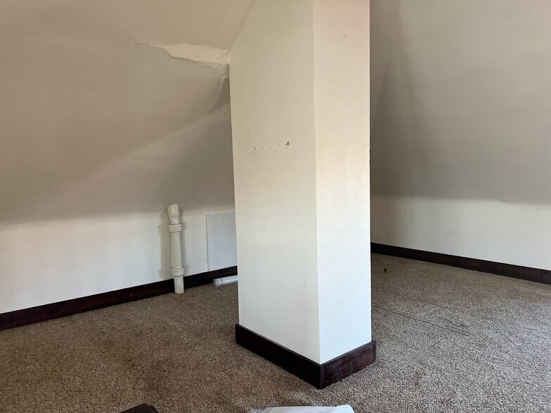 More Photos Of 1511 S High St, Columbus Storefront Retail Residential For Lease