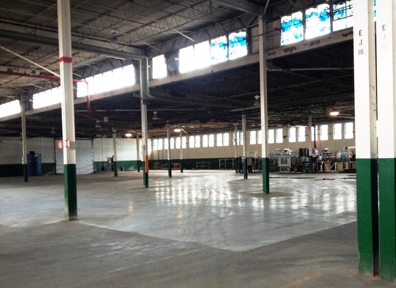 More Photos Of 2929 32nd St SE, Kentwood Manufacturing For Lease