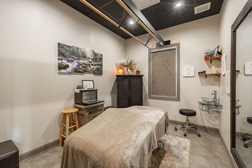 More Photos Of 324 Browns Hill Ct, Midlothian Coworking Space