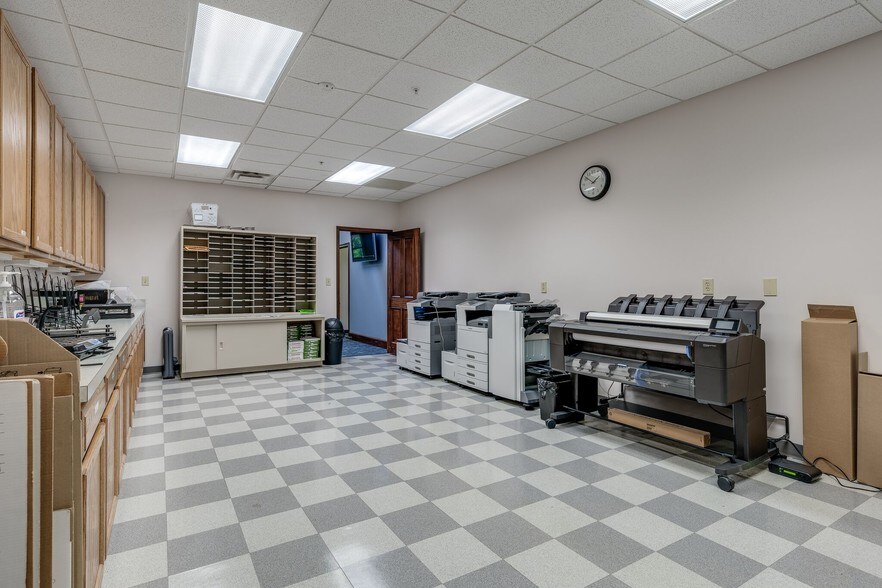 More Photos Of 3825 Columbus Rd, Granville Business Park For Lease