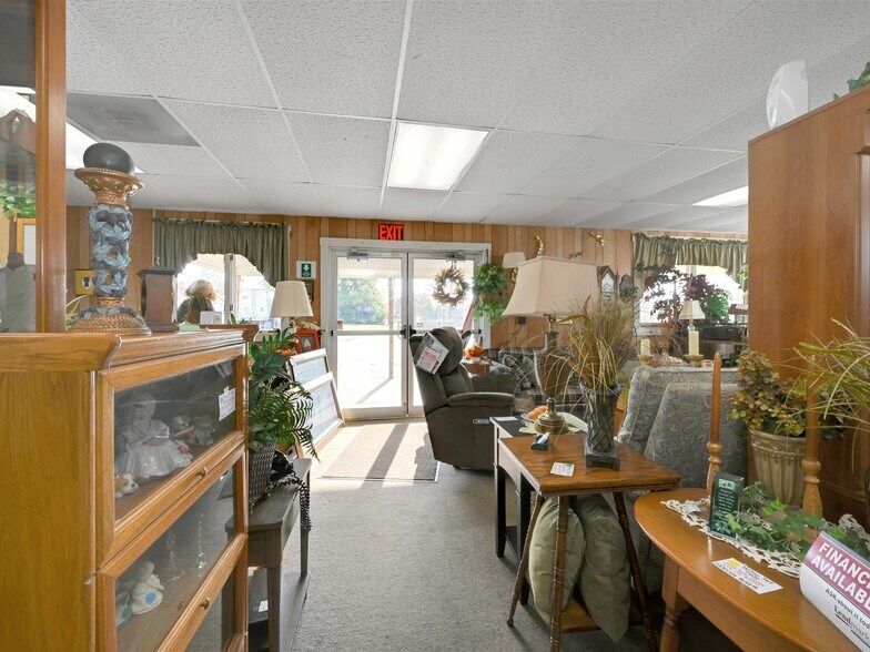 More Photos Of 1105 W Main St, Mount Joy General Retail For Sale