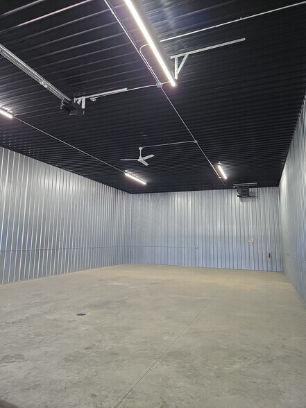 More Photos Of 47795 Van Donge St, Sioux Falls Industrial For Sale