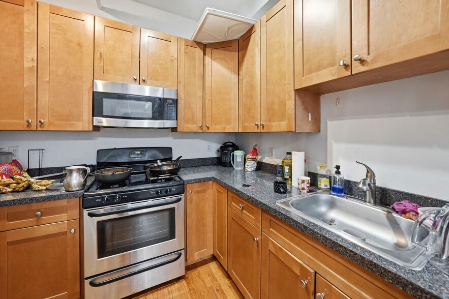 More Photos Of 378 George St, New Brunswick Storefront Retail Residential For Sale