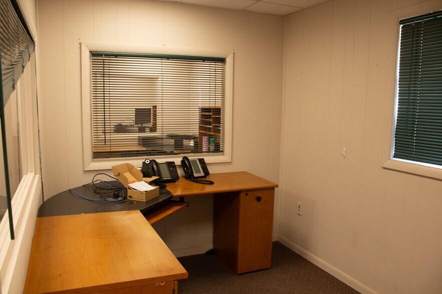 More Photos Of 645 Bellefontaine Ave, Marion Light Distribution For Sale
