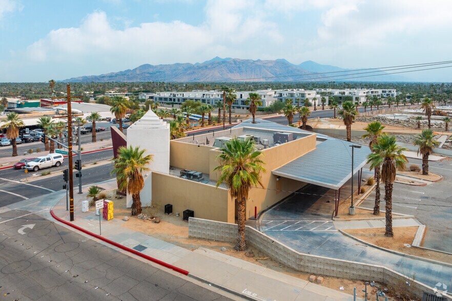 More Photos Of 725 S Palm Canyon Dr, Palm Springs Fast Food For Sale