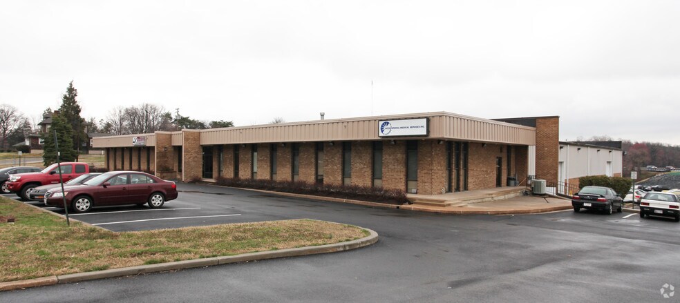 More Photos Of 4801-4825 Benson Ave, Arbutus Warehouse For Lease