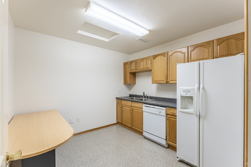 More Photos Of 914 Citadel Dr, Everson Office Residential For Lease