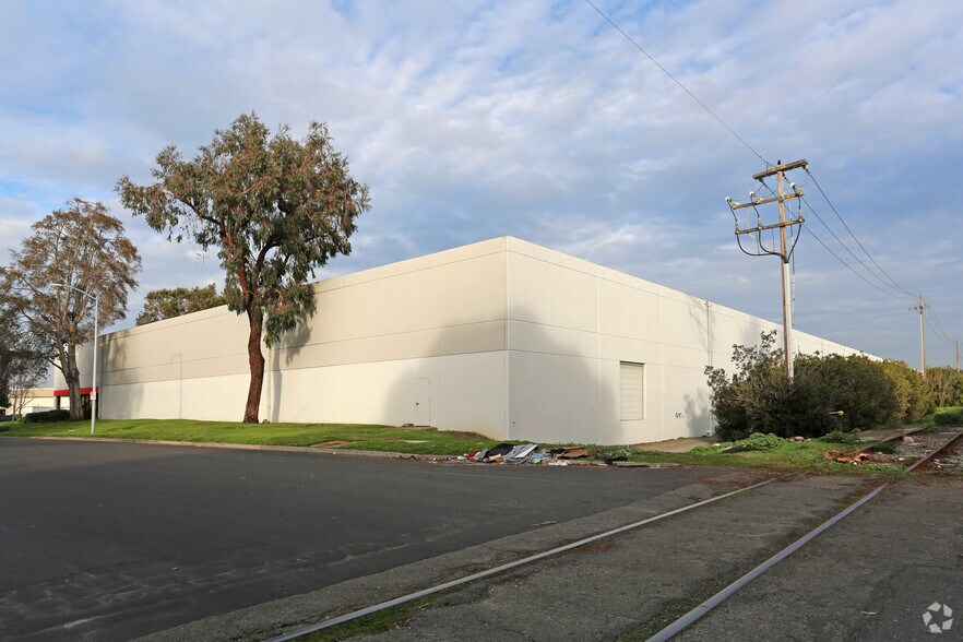 More Photos Of 21040-21056 Forbes Ave, Hayward Distribution For Lease