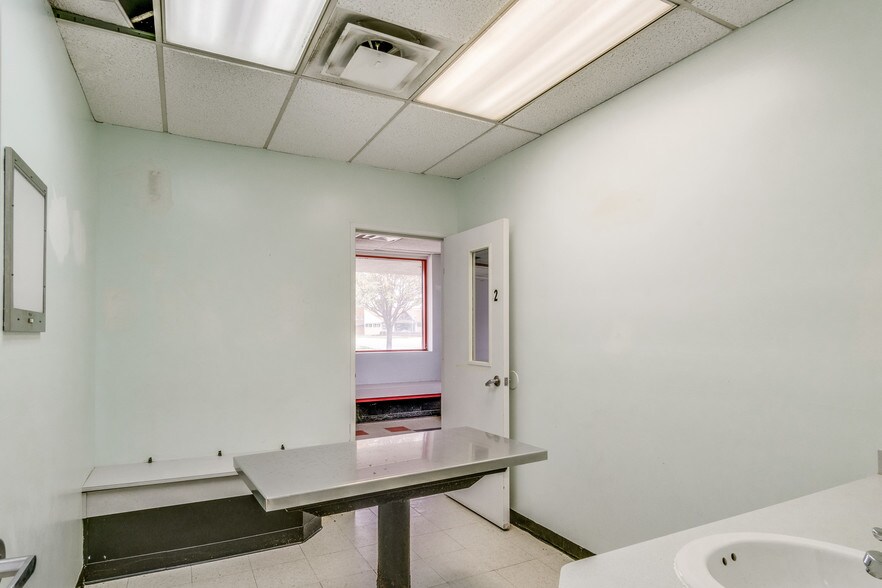 More Photos Of 5410 Allen Rd, Allen Park Medical For Sale