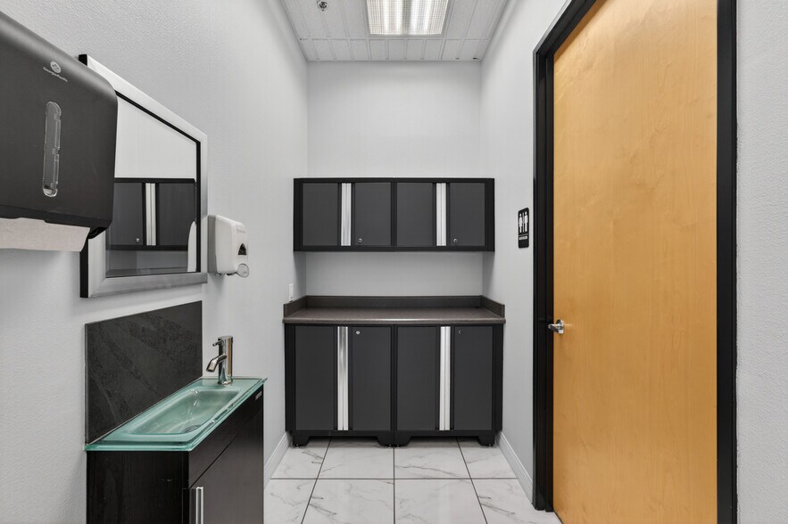 More Photos Of 15810 S 45th St, Phoenix Medical For Sale