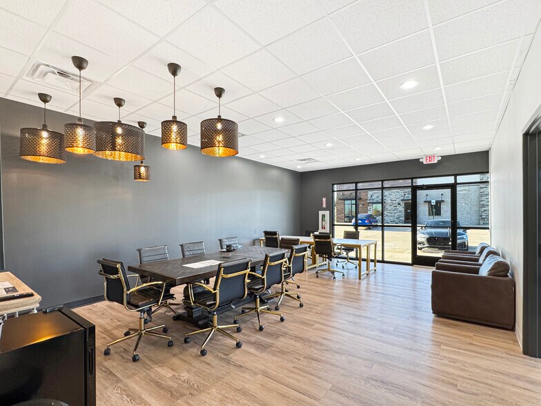 More Photos Of 15105 Crown At Lone Oak Rd, Edmond Office For Lease