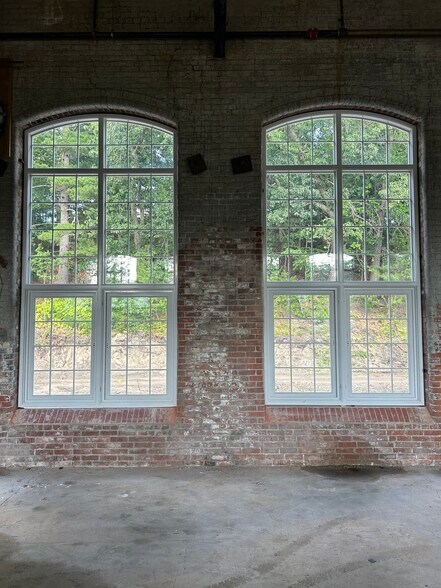 More Photos Of 70 Moshassuck Rd, Lincoln Manufacturing For Lease