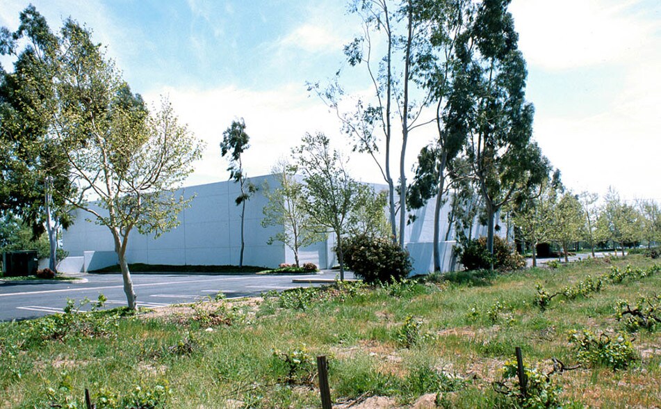 More Photos Of 10860 6th St, Rancho Cucamonga Warehouse For Lease