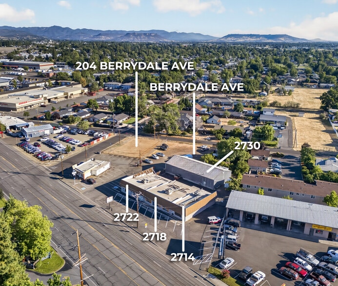 More Photos Of 2714 N Pacific Hwy, Medford Storefront Retail Office For Sale