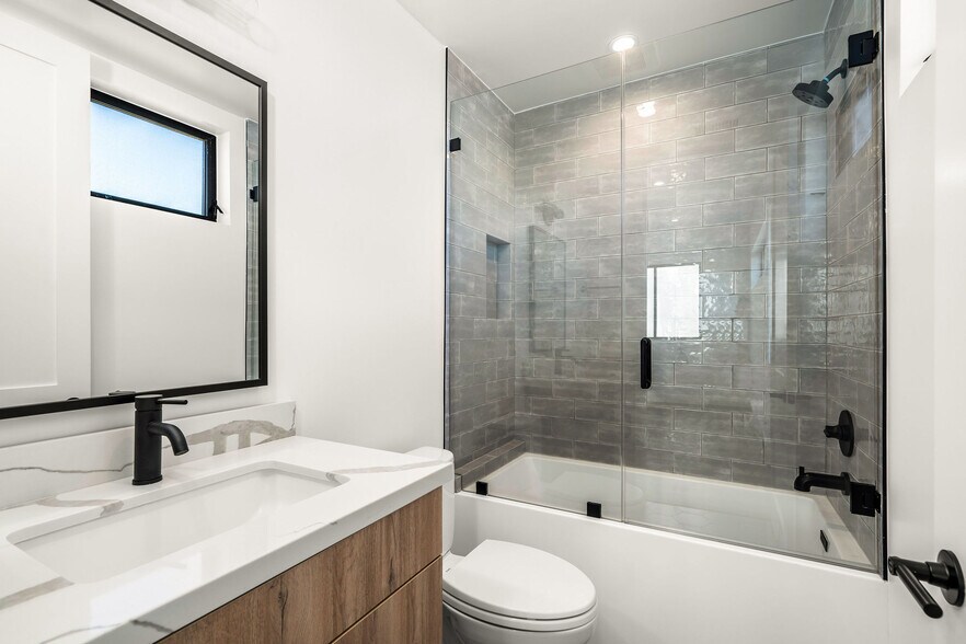 More Photos Of 2204 Carmona Ave, Los Angeles Apartments For Sale