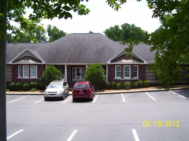 More Photos Of 203 W Main St, Lexington Office For Sale