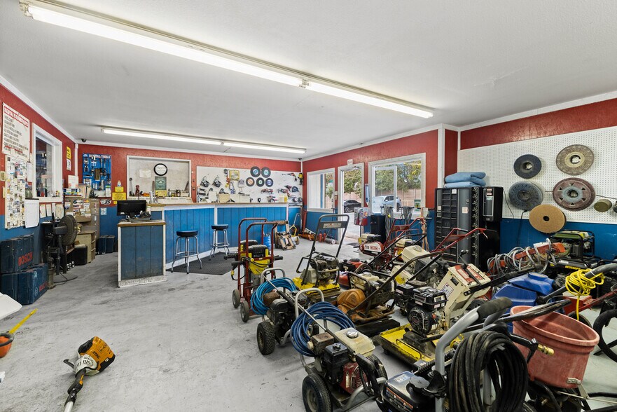 More Photos Of 17645 Blanco Rd, San Antonio General Retail For Sale