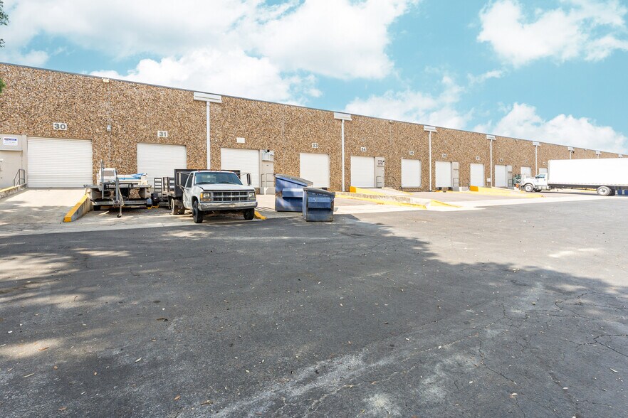 More Photos Of 1212 N 39th St, Tampa Warehouse For Lease