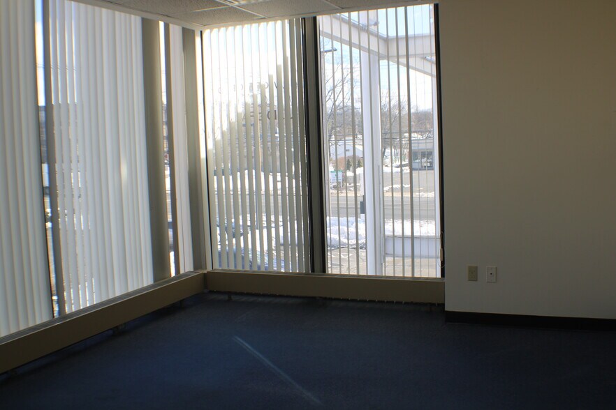 More Photos Of 97 Washington Ave, North Haven Medical For Lease