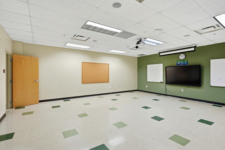 More Photos Of 4351 Mahan Dr, Tallahassee Schools For Sale
