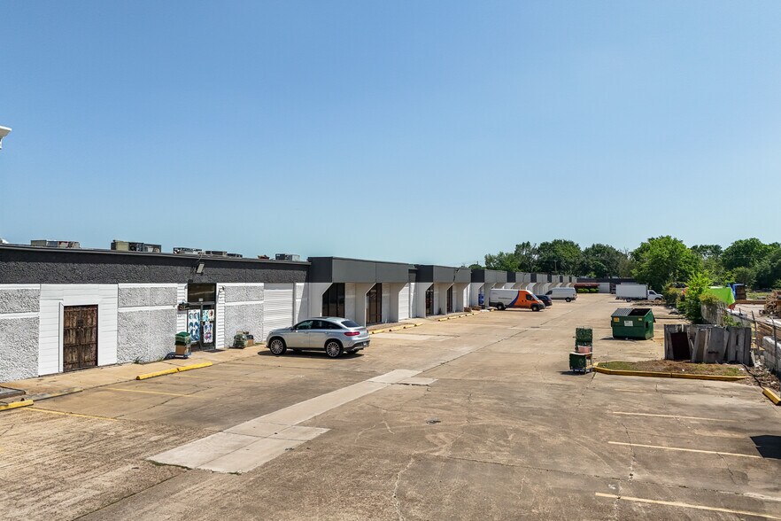 More Photos Of 9931 Harwin Dr, Houston Warehouse For Lease