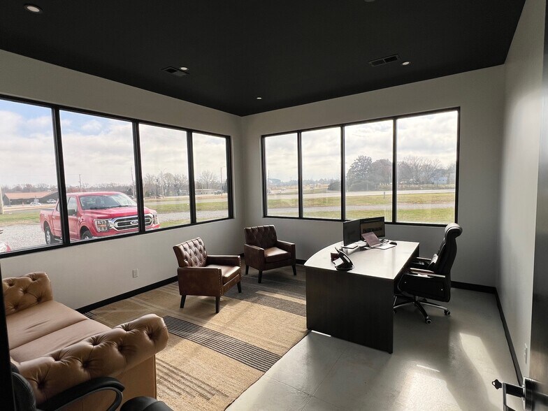 More Photos Of 22800 Highway H, Sedalia Manufacturing For Sale