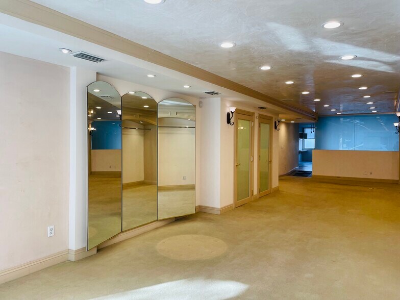 More Photos Of 220-228 N Canon Dr, Beverly Hills Loft Creative Space For Lease