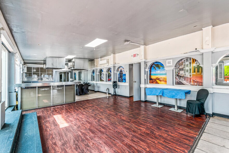 More Photos Of 500 City Island Ave, Bronx Restaurant For Sale