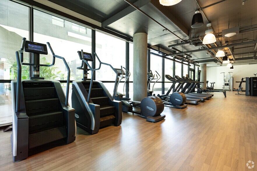 More Photos Of 1331 N Cahuenga Blvd, Los Angeles Apartments For Lease