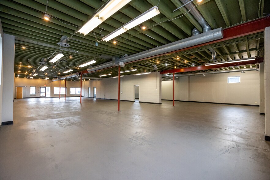 More Photos Of 1728 W 16th St, Indianapolis General Retail For Lease