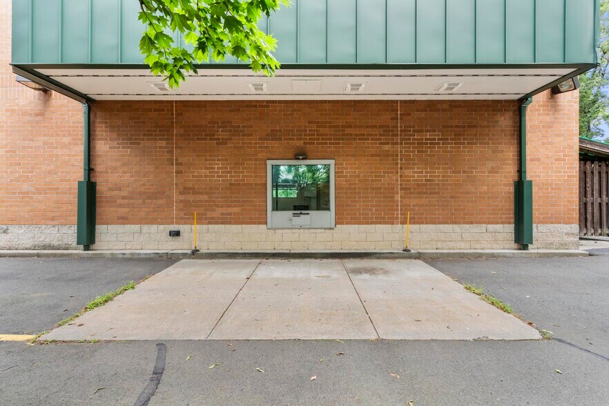 More Photos Of 1083 Boston Post Rd, Milford Drugstore For Lease