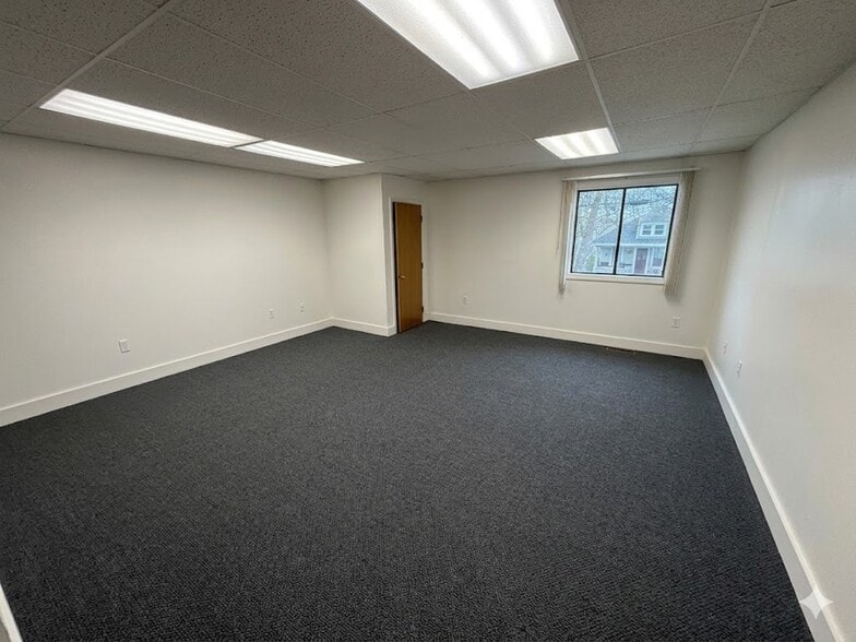 More Photos Of 14 Minnesota Ave, Warwick Office For Sale