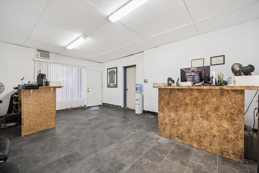 More Photos Of 8921 Daffodil Ave, Houston Auto Repair For Sale