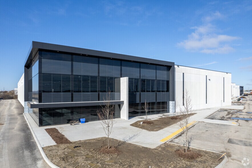 Primary Photo Of 9151 Huntington Rd, Vaughan Distribution For Lease