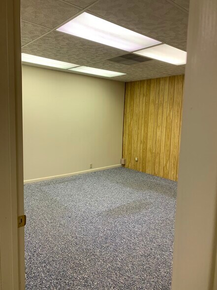 More Photos Of 817 Kilbourne St, Bellevue Medical For Lease