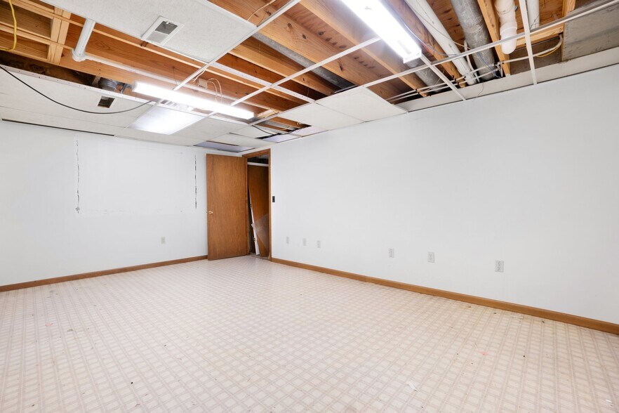 More Photos Of 403 Charles Cook Plz, New Haven Office For Sale