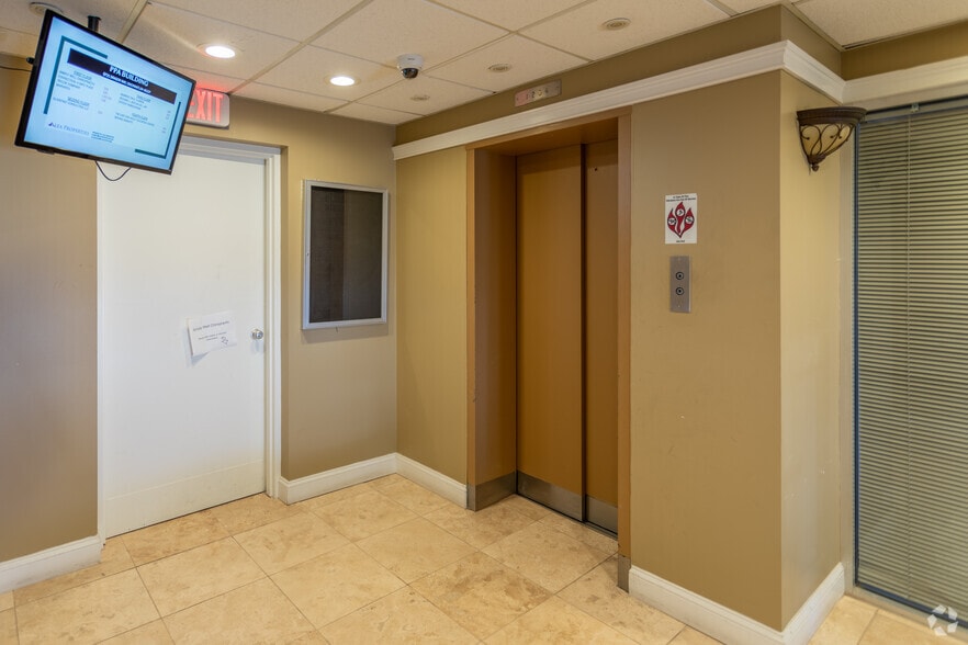 More Photos Of 5721 Dragon Way, Cincinnati Office For Lease