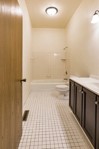 More Photos Of 1910 Feronia Ave, Saint Paul Apartments For Sale