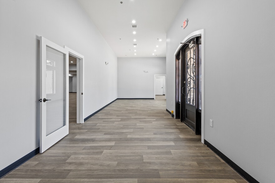 More Photos Of 800 N Plano Rd, Richardson Medical For Sale